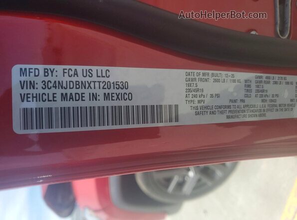 3C4NJDBNXTT201530 2026 JEEP COMPASS Red Widok naklejki z numerem VIN