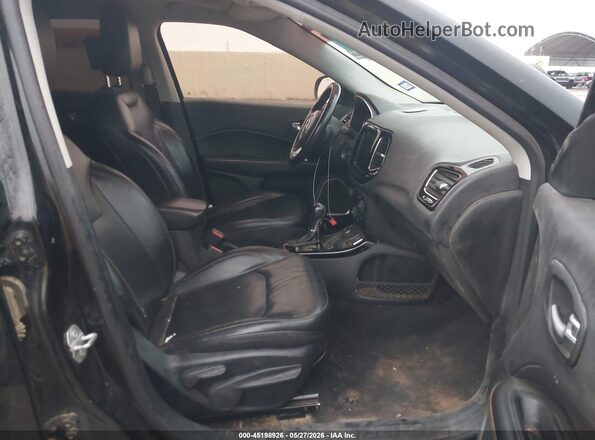 3C4NJDCB0JT329972 2018 JEEP COMPASS Черный Вид салона спереди