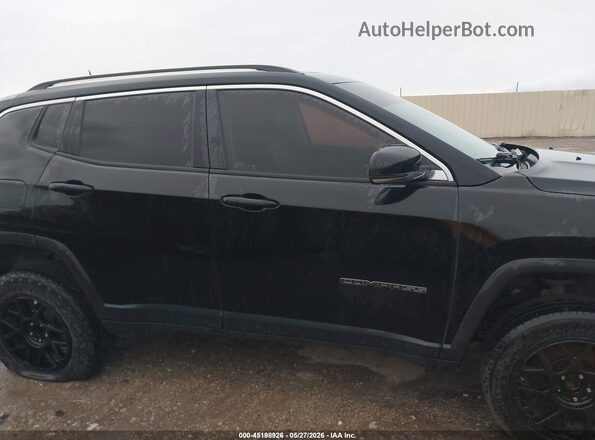 3C4NJDCB0JT329972 2018 JEEP COMPASS Черный 