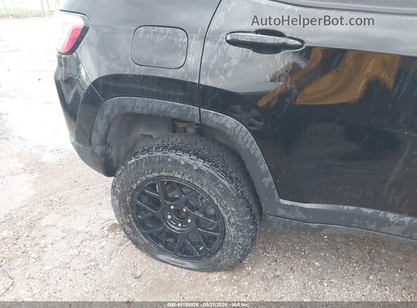 3C4NJDCB0JT329972 2018 JEEP COMPASS Черный Вид спереди