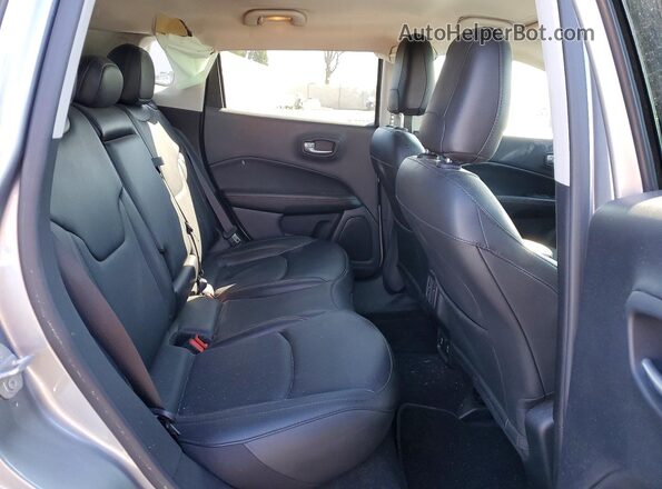 3C4NJDCB0MT521736 2021 JEEP COMPASS Серебряный Вид задней части салона