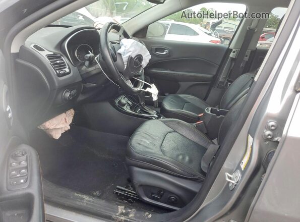 3C4NJDCB0MT525544 2021 JEEP COMPASS Серебряный Вид салона спереди