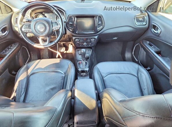 3C4NJDCB0MT594749 2021 JEEP COMPASS Бордовый Вид панели приборов