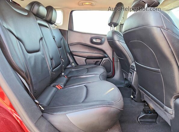 3C4NJDCB0MT594749 2021 JEEP COMPASS Бордовый Вид задней части салона