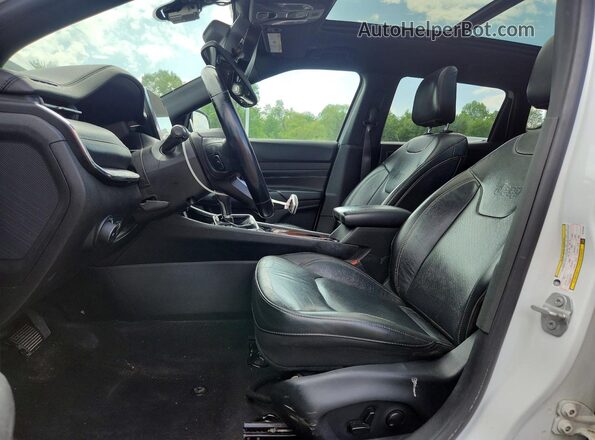 3C4NJDCB0NT157044 2022 JEEP COMPASS White Widok wnętrza z przodu