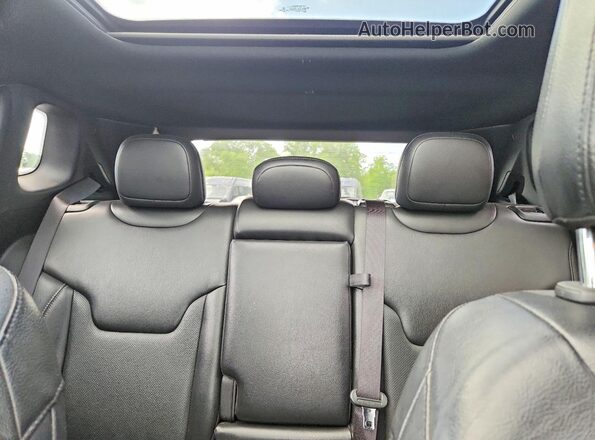 3C4NJDCB0NT157044 2022 JEEP COMPASS White Widok tylnych siedzeń