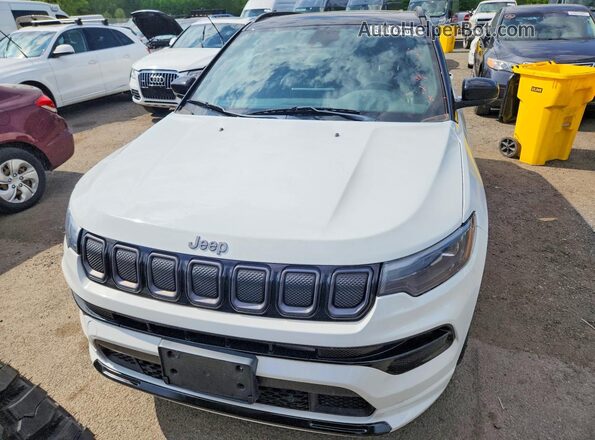 3C4NJDCB0NT157044 2022 JEEP COMPASS White Widok z przodu