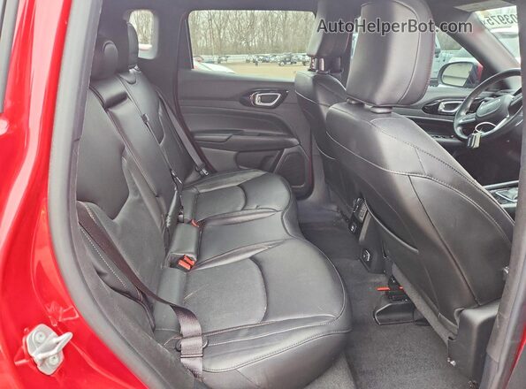3C4NJDCB1NT181689 2022 JEEP COMPASS Красный Вид задней части салона