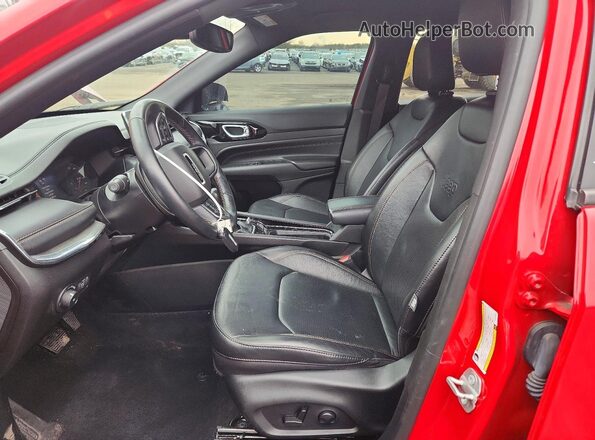 3C4NJDCB1NT181689 2022 JEEP COMPASS Красный Вид салона спереди
