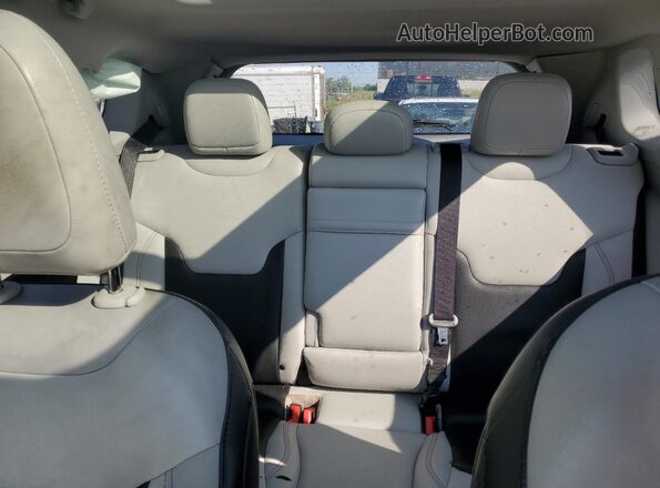 3C4NJDCB2JT234197 2018 JEEP COMPASS Red Rear seats view