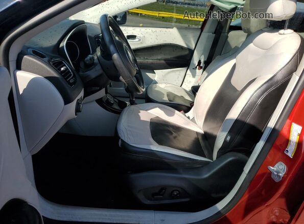 3C4NJDCB2JT234197 2018 JEEP COMPASS Red Front interior view