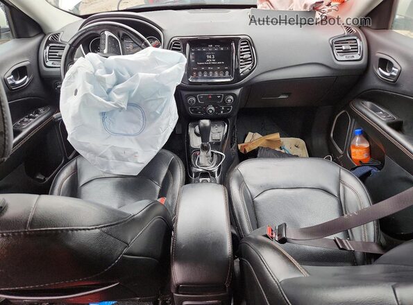 3C4NJDCB2LT123216 2020 JEEP COMPASS Белый Вид панели приборов