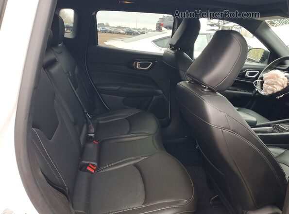 3C4NJDCB2NT236022 2022 JEEP COMPASS Белый Вид задней части салона