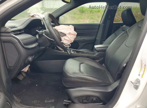 3C4NJDCB2NT236022 2022 JEEP COMPASS Белый Вид салона спереди