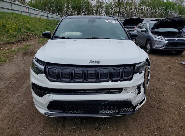 3C4NJDCB2NT236022 2022 JEEP COMPASS Белый Вид спереди