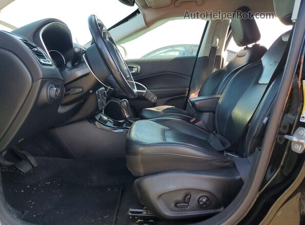 3C4NJDCB3KT619270 2019 JEEP COMPASS Черный Вид салона спереди