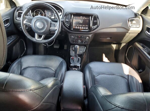 3C4NJDCB3KT619270 2019 JEEP COMPASS Черный Вид панели приборов