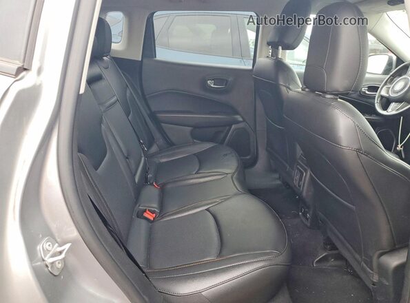 3C4NJDCB3KT800644 2019 JEEP COMPASS Серебряный Вид задних сидений