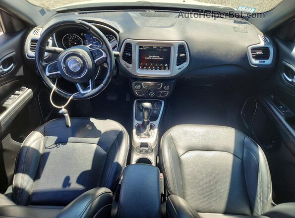 3C4NJDCB3LT137884 2020 JEEP COMPASS Белый Вид панели приборов