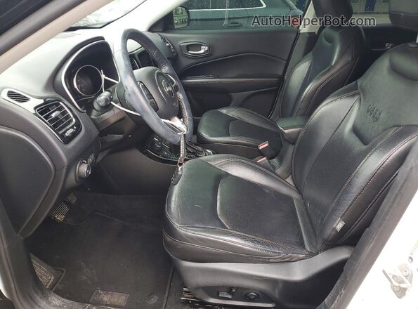 3C4NJDCB4JT209981 2018 JEEP COMPASS Белый Вид салона спереди