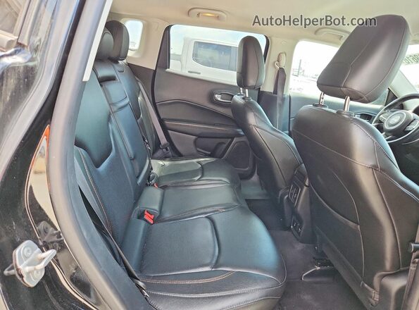 3C4NJDCB4JT341526 2018 JEEP COMPASS Black Widok wnętrza z tyłu