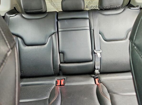 3C4NJDCB4JT341526 2018 JEEP COMPASS Black Widok tylnych siedzeń