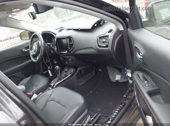 3C4NJDCB4KT724254 2019 JEEP COMPASS Серый Вид салона спереди