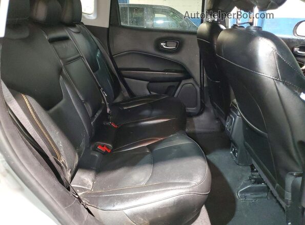 3C4NJDCB4LT119152 2020 JEEP COMPASS Gray Rear interior view