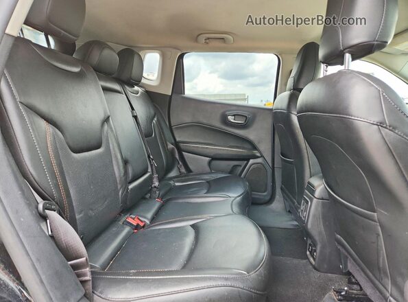 3C4NJDCB5LT196614 2020 JEEP COMPASS Черный Вид задней части салона