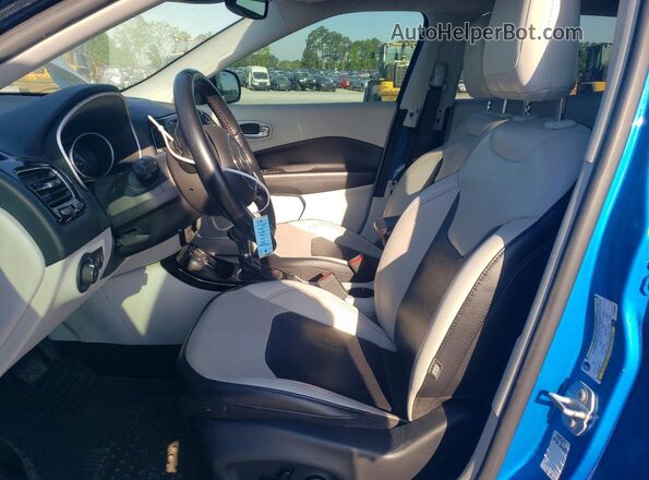 3C4NJDCB5MT509033 2021 JEEP COMPASS Синий Вид салона спереди