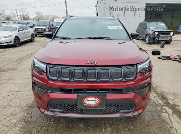 3C4NJDCB8NT199137 2022 JEEP COMPASS Burgundy Widok z przodu