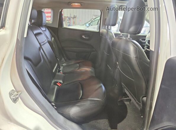 3C4NJDCB9KT596626 2019 JEEP COMPASS Белый Вид задней части салона