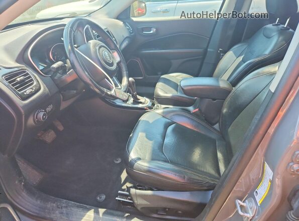 3C4NJDCB9KT767858 2019 JEEP COMPASS Серый Вид салона спереди