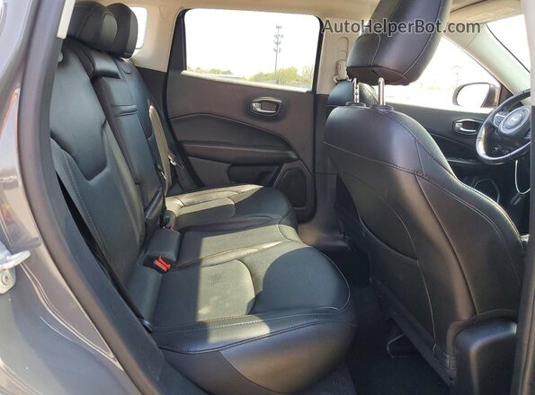 3C4NJDCB9KT767858 2019 JEEP COMPASS Серый Вид задней части салона