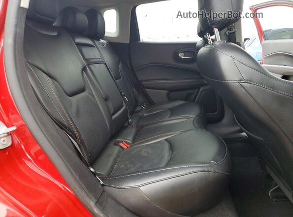 3C4NJDCB9KT827332 2019 JEEP COMPASS Красный Вид задней части салона