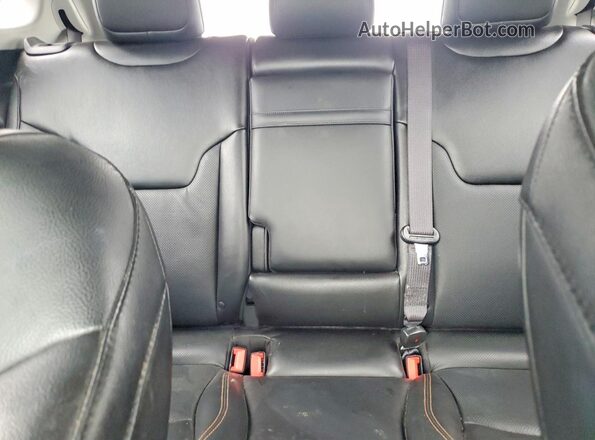 3C4NJDCB9KT827332 2019 JEEP COMPASS Красный Вид задних сидений