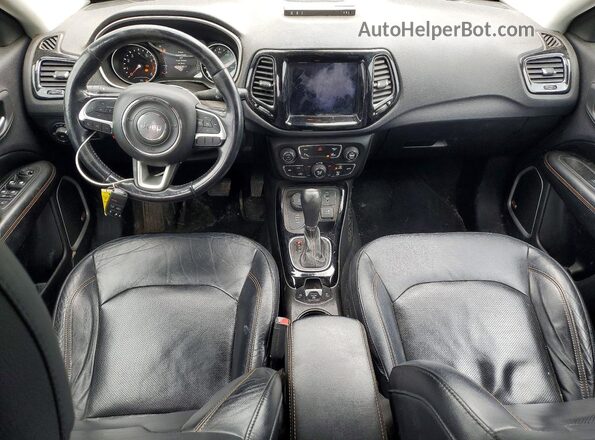 3C4NJDCBXJT117726 2018 JEEP COMPASS Черный Вид панели приборов