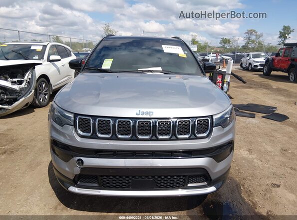 3C4NJDCN0PT500674 2023 JEEP COMPASS Silver Widok wnętrza z tyłu