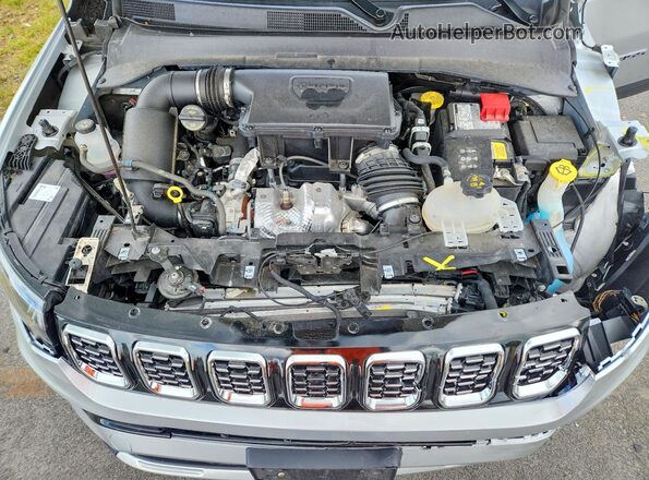 3C4NJDCN1TT186589 2026 JEEP COMPASS Silver Vista del compartimento del motor