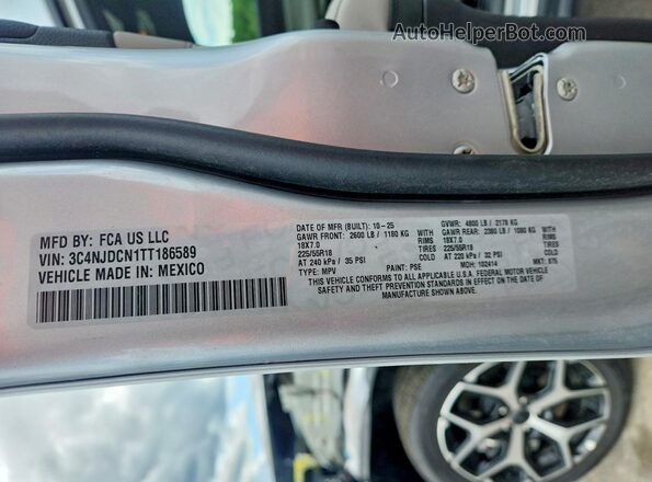 3C4NJDCN1TT186589 2026 JEEP COMPASS Silver Vista interior de 360 grados
