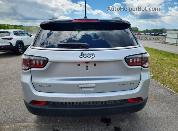 3C4NJDCN1TT186589 2026 JEEP COMPASS Silver Vista trasera