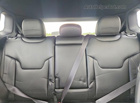3C4NJDCN1TT186589 2026 JEEP COMPASS Silver Vista de los asientos traseros