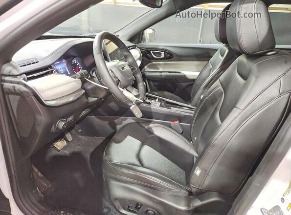 3C4NJDCN2ST507764 2025 JEEP COMPASS White Widok wnętrza z przodu