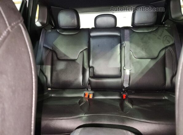 3C4NJDCN2ST507764 2025 JEEP COMPASS White Widok tylnych siedzeń