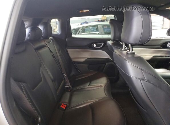 3C4NJDCN2ST510972 2025 JEEP COMPASS Серебряный Вид задних сидений