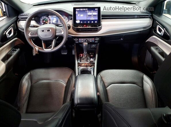 3C4NJDCN2ST510972 2025 JEEP COMPASS Серебряный Вид панели приборов