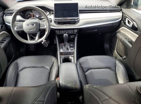 3C4NJDCN2ST524564 2025 JEEP COMPASS Красный Вид панели приборов