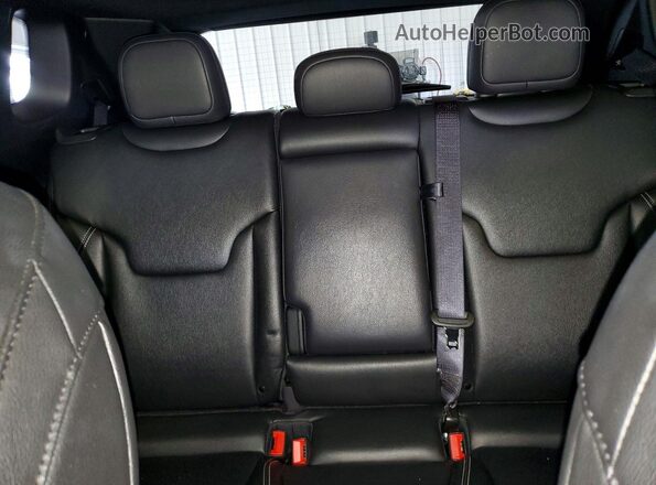 3C4NJDCN3RT171889 2024 JEEP COMPASS Silver Вид задніх сидінь