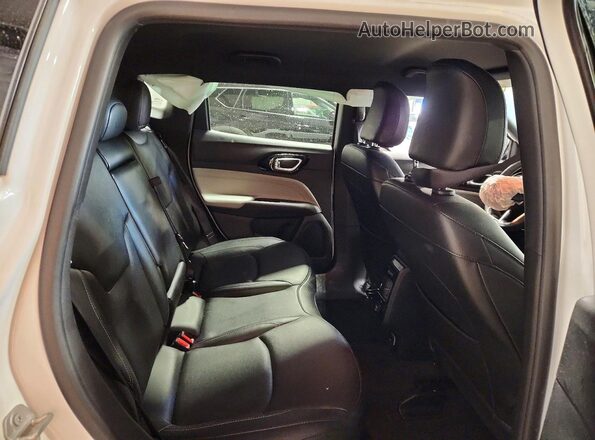 3C4NJDCN3ST511290 2025 JEEP COMPASS Белый Вид задней части салона