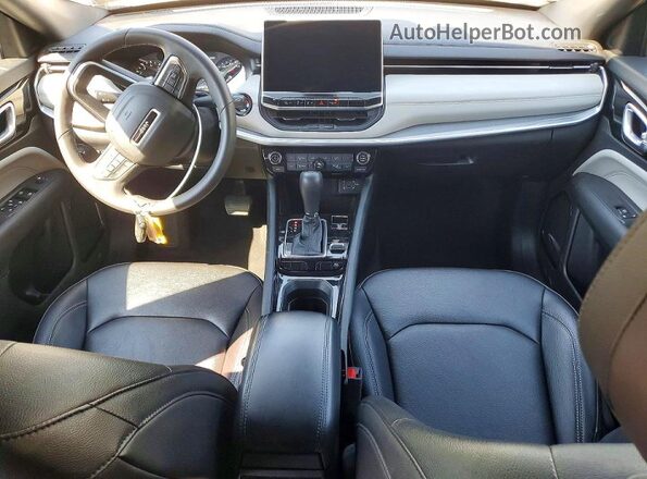 3C4NJDCN3ST513167 2025 JEEP COMPASS Silver Widok deski rozdzielczej